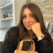 Studentessa secondo chimica e tecnologie farmaceutiche